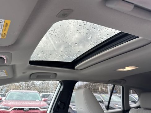 Used 2023 Toyota Corolla Cross LE w/ Moonroof Package image 16