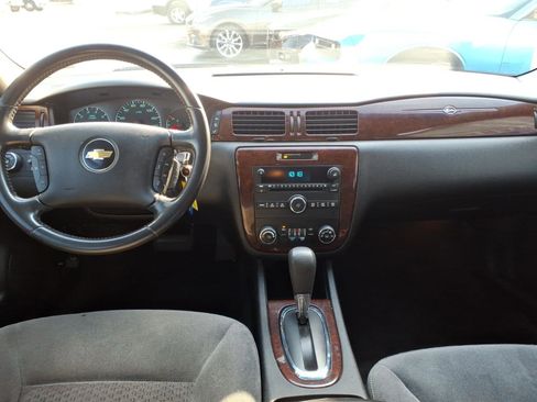 Used 2011 Chevrolet Impala LT FWD image 7