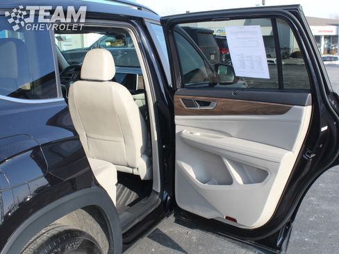 Used 2024 Volkswagen Atlas SE image 22