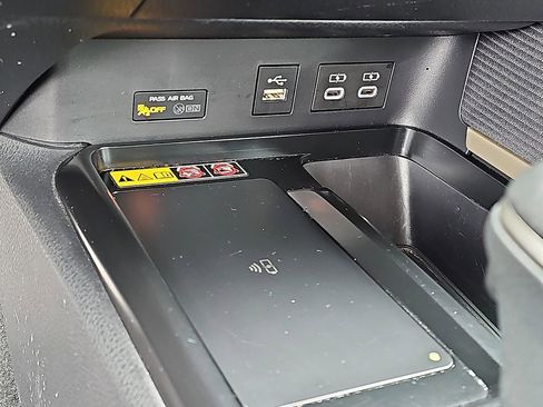 Used 2025 Toyota Camry SE image 24