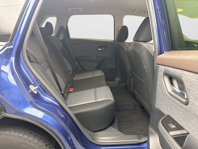 Used 2023 Nissan Rogue SV AWD/4WD image 17