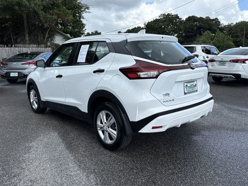Used 2024 Nissan Kicks S image 3