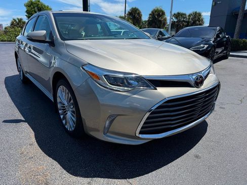 Used 2016 Toyota Avalon Limited w/ Toyota Safety Sense Package image 3