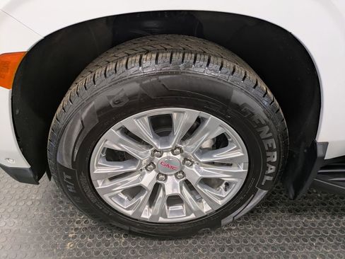 Used 2023 GMC Yukon Denali w/ Advanced Technology Package AWD/4WD image 7