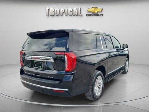 Used 2023 GMC Yukon XL SLT w/ SLT Luxury Package AWD/4WD image 3