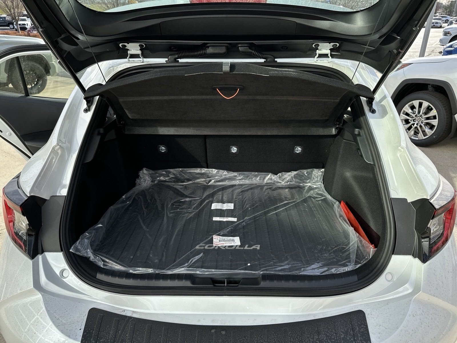Used 2025 Toyota Corolla SE w/ SE Package FWD image 32