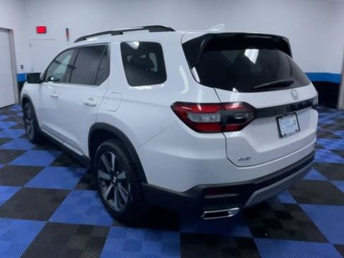 Certified 2025 Honda Pilot Touring image 6