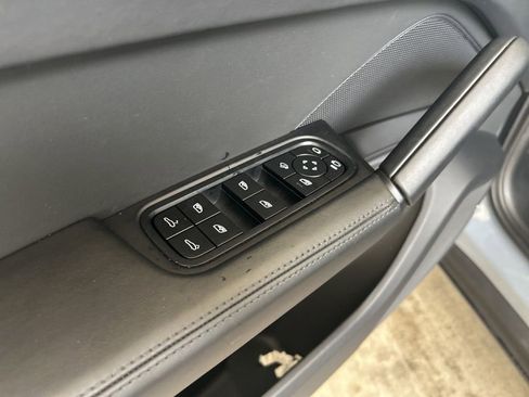 Used 2025 Porsche Cayenne S image 42