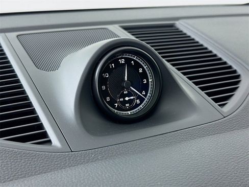 New 2026 Porsche Macan image 17