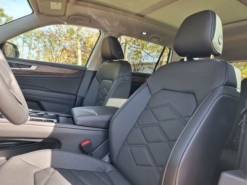 New 2026 Volkswagen Atlas SE image 11