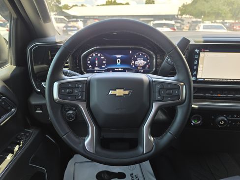 Used 2023 Chevrolet Silverado 1500 LT AWD/4WD image 19