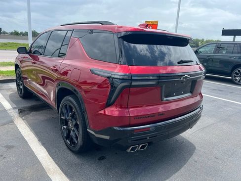 Used 2024 Chevrolet Traverse RS AWD/4WD image 2