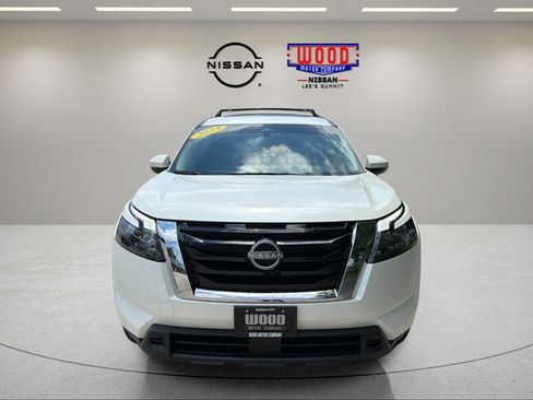 Used 2023 Nissan Pathfinder SV w/ SV Premium Package AWD/4WD image 10