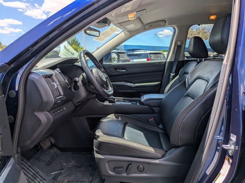 Used 2024 Nissan Pathfinder SL AWD/4WD image 15