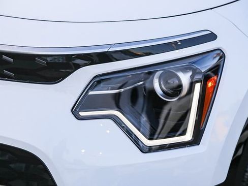 New 2026 Kia Niro Wind FWD image 13