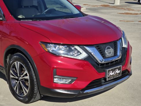 Used 2017 Nissan Rogue SL image 5