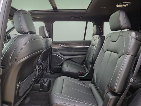 New 2026 Jeep Grand Cherokee L Limited w/ Luxury Tech Group II AWD/4WD image 11
