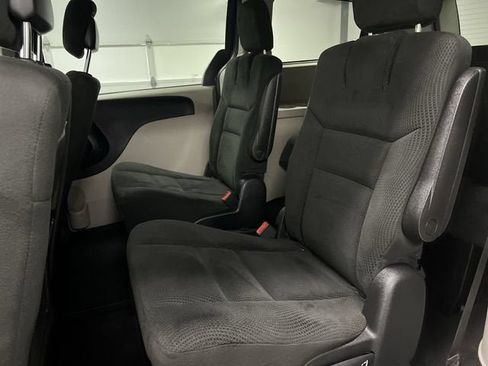 Used 2016 Dodge Grand Caravan SXT w/ Rear Park Assist Package FWD image 23