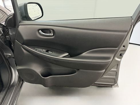 Used 2015 Nissan Leaf SL FWD image 33