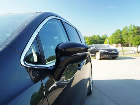 Used 2023 Chrysler Pacifica Touring-L image 21