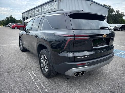 Used 2024 Chevrolet Traverse LT FWD image 11