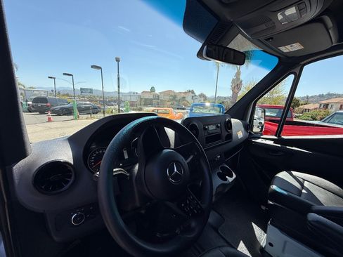 Used 2024 Mercedes-Benz Sprinter 2500 image 14