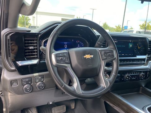 Used 2024 Chevrolet Silverado 2500 LT AWD/4WD image 16