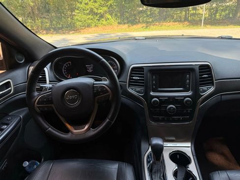 Used 2017 Jeep Grand Cherokee Limited image 18