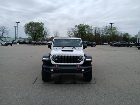 Used 2025 Jeep Gladiator Mojave w/ Convenience Group AWD/4WD image 3