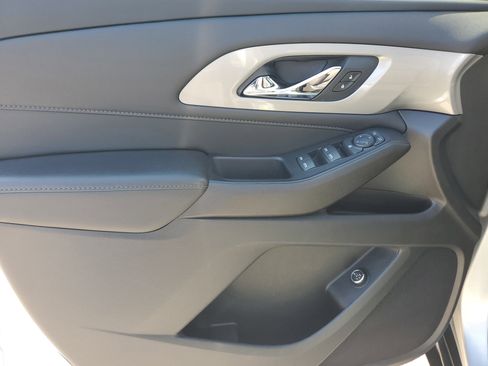 Used 2022 Chevrolet Traverse LT image 28