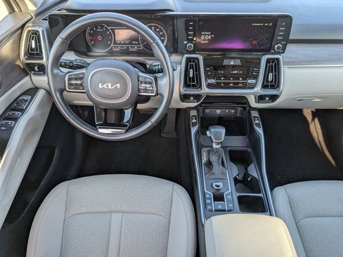 Used 2023 Kia Sorento EX w/ Panoramic Sunroof Package FWD image 6
