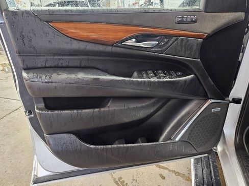 Used 2018 Cadillac Escalade Premium Luxury image 10