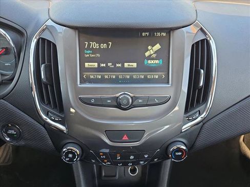 Used 2018 Chevrolet Cruze LT w/ Convenience Package image 14