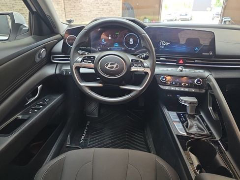 Used 2025 Hyundai Elantra SEL FWD image 15