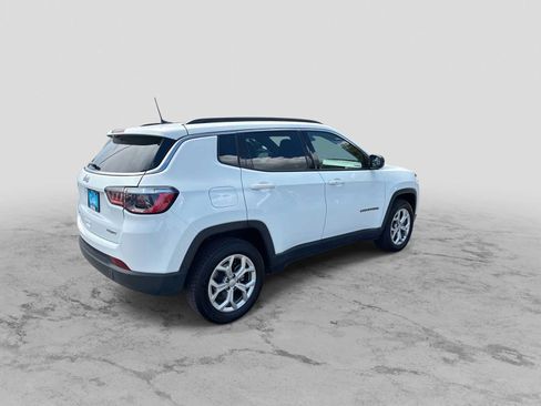 Used 2024 Jeep Compass Latitude AWD/4WD image 8