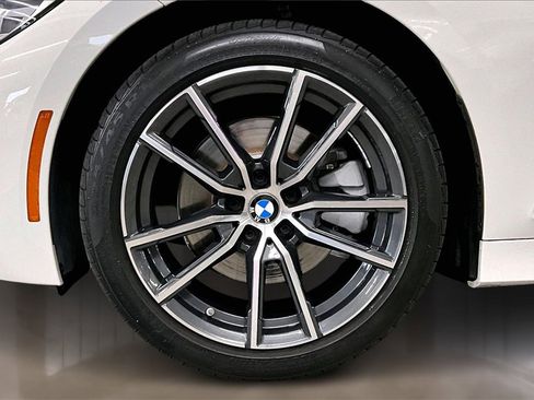 Used 2019 BMW 330i Sedan w/ Driving Assistance Package image 32