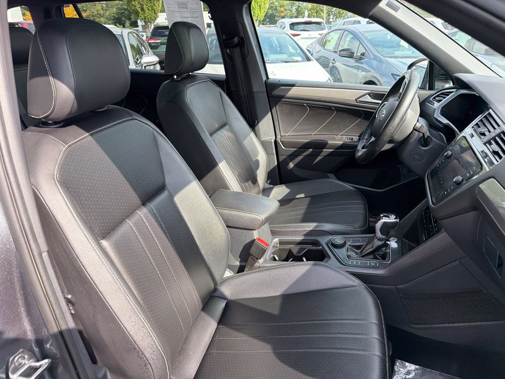 Used 2024 Volkswagen Tiguan SE R-Line AWD/4WD image 11