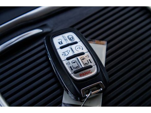 Used 2022 Chrysler Pacifica Touring-L FWD image 31