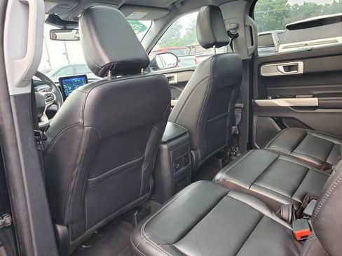 Used 2022 Ford Explorer Limited w/ Equipment Group 301A AWD/4WD image 15