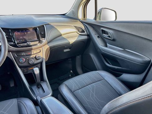 Used 2020 Chevrolet Trax LT w/ Redline Edition FWD image 21