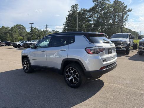 Certified 2025 Jeep Compass Limited AWD/4WD image 4