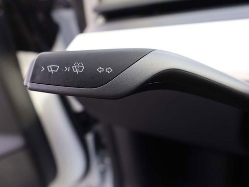 Used 2023 Tesla Model 3 Standard Range image 47