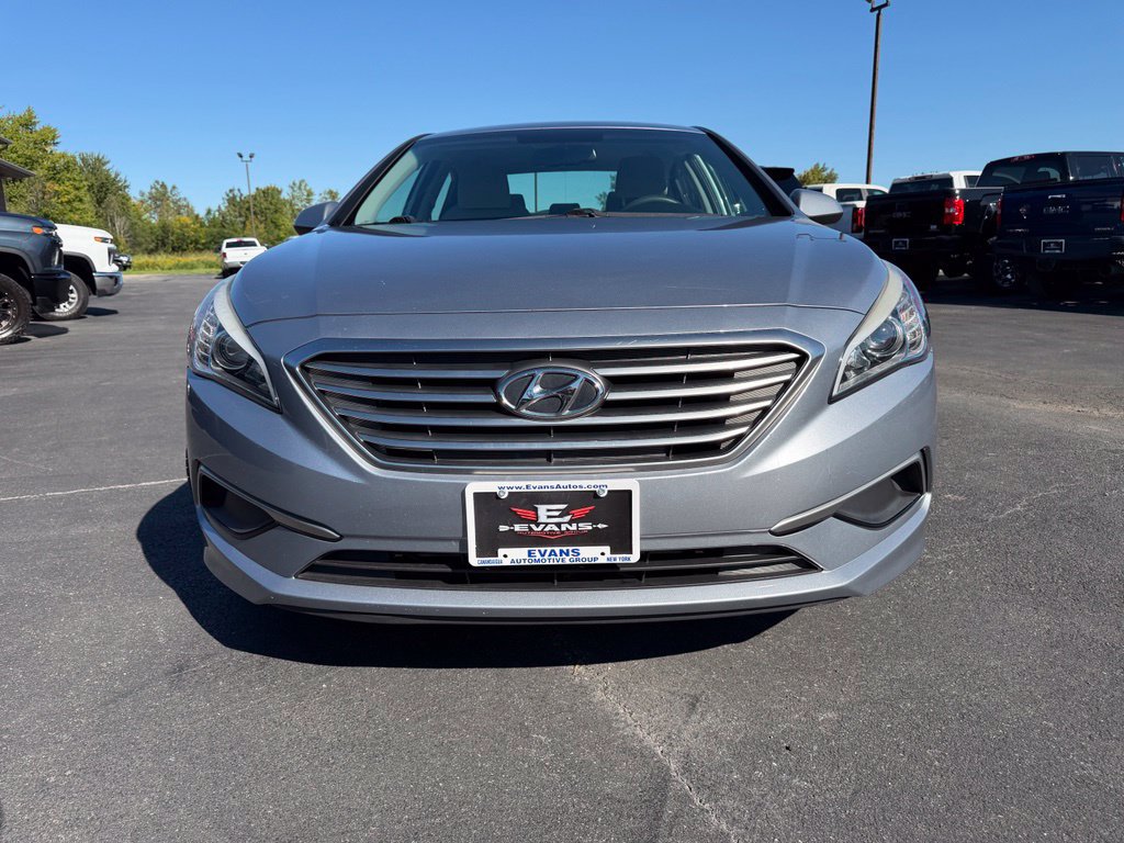 Used 2017 Hyundai Sonata SE FWD image 2