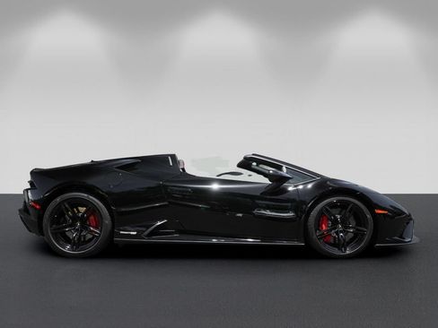 Used 2020 Lamborghini Huracan EVO RWD image 2