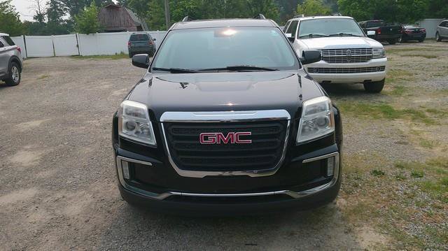 Used 2017 GMC Terrain SLE w/ Convenience Package FWD image 2