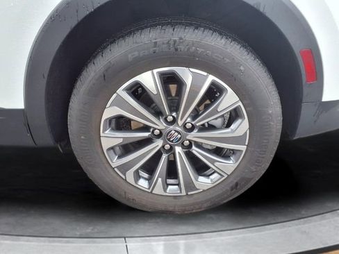 Certified 2025 Buick Envision Preferred AWD/4WD image 18