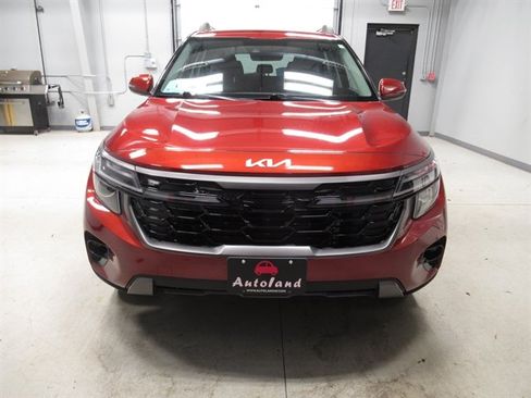 Used 2024 Kia Seltos X-Line AWD/4WD image 2