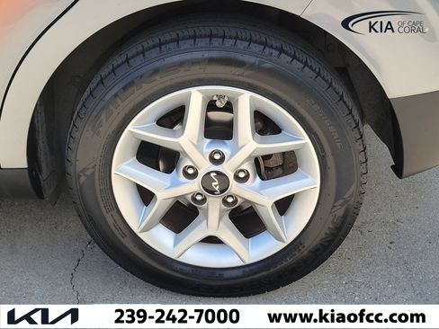 Used 2022 Kia Soul LX w/ Technology Package FWD image 9