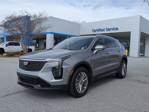 Used 2025 Cadillac XT4 Premium Luxury image 4