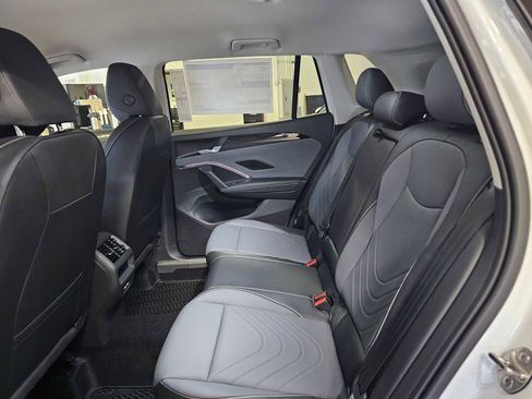 New 2026 Volkswagen Tiguan SE image 15